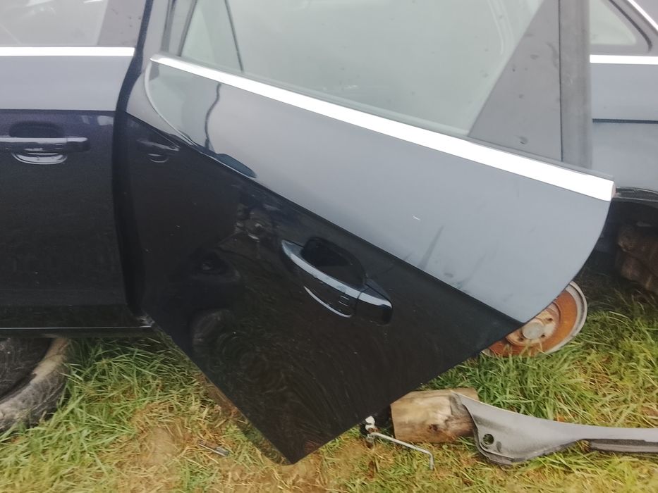 Vind Set uși Audi A4 b8 la cod culoareLZ5A