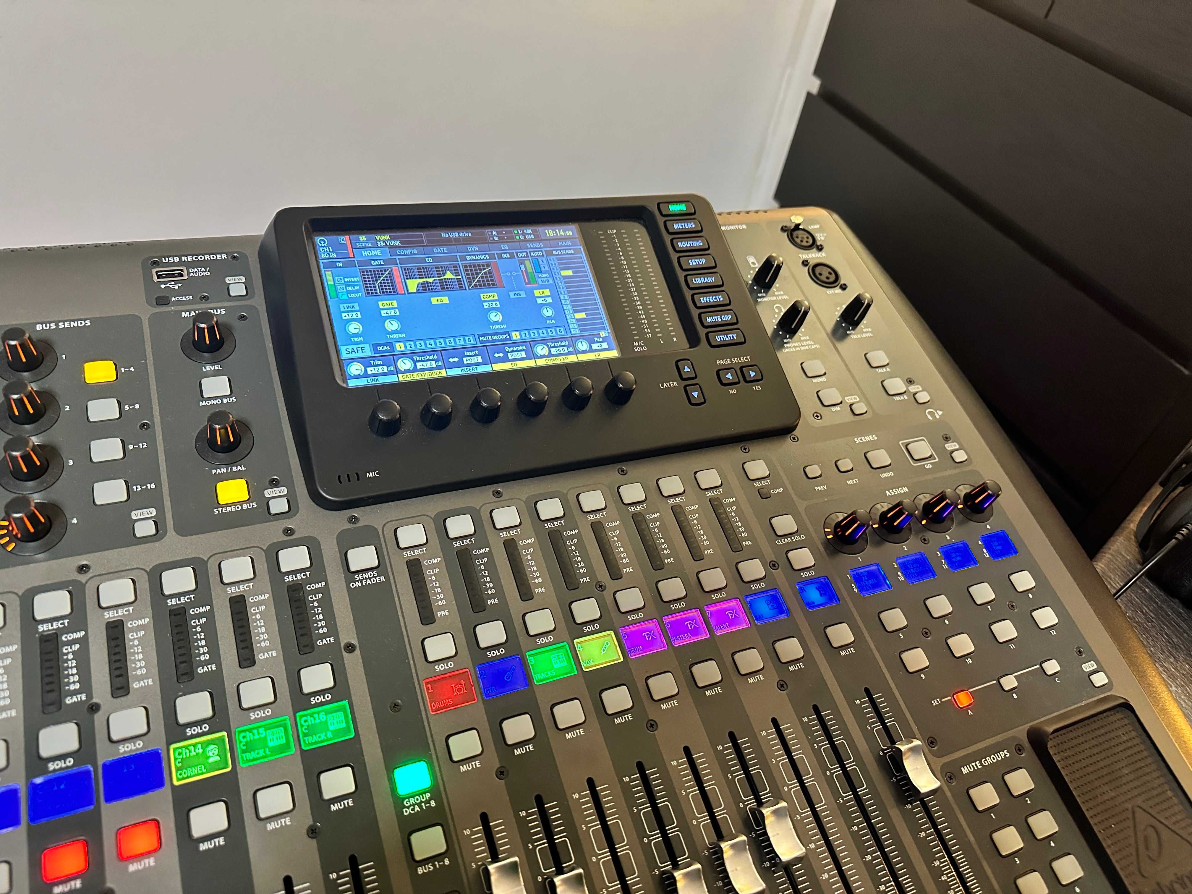 Behringer X32 full-frame + case transport Thomann