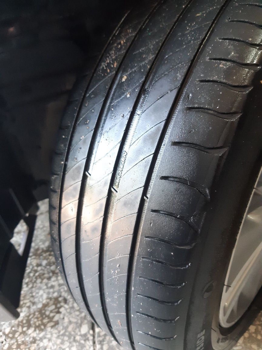 Продам шины Мишлен примасу4  205 55 R16 комплект 4 штук