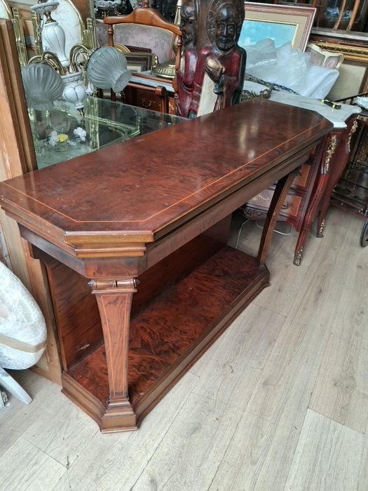 Дървена  конзола