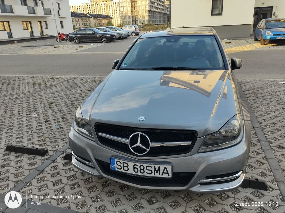 Vând Mercedes Benz C class 180