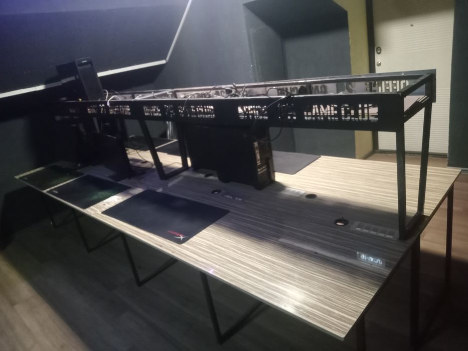 Стол для компьютеров