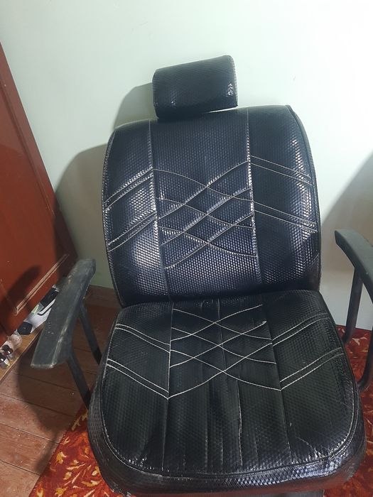 Сартарошхонага койишга кресло.