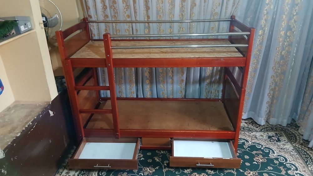 2 qavatli bolalar krovati