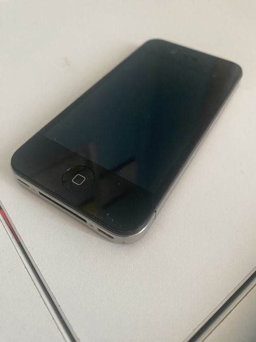 4 броя Iphone + ipod