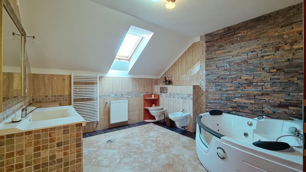 Inchiriere casa 5 camere