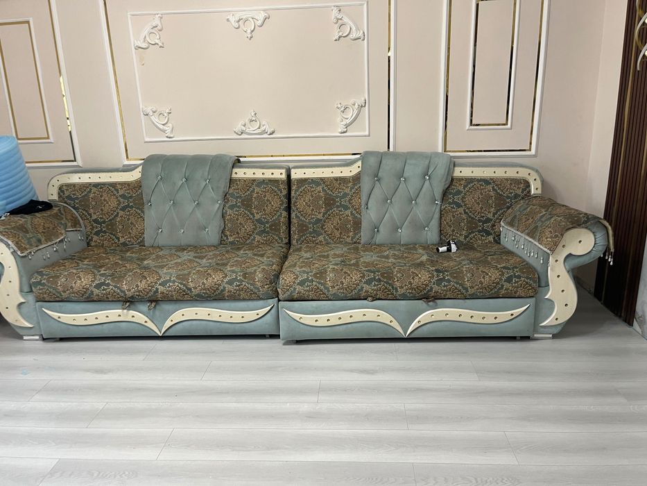 Диван для гостинной,выдвижной большой с подушками