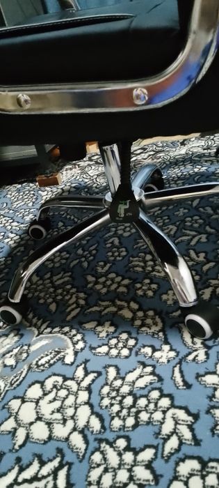 Офисное кресло ..