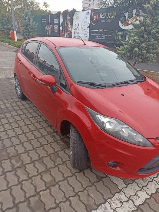 Vând Ford Fiesta