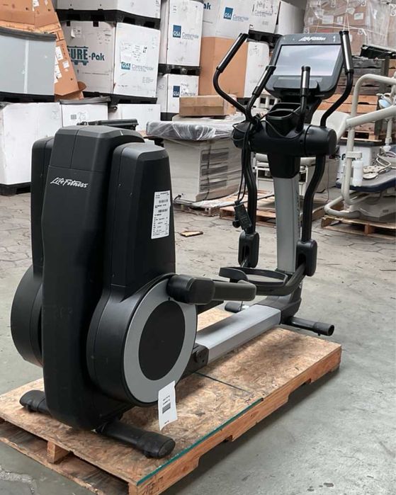 Bicicleta Eliptica Life  Fitness 95x SE3 HD , de ultima generatie