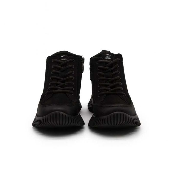 Дамски черни боти от естествена кожа с масивна подметка и връзки