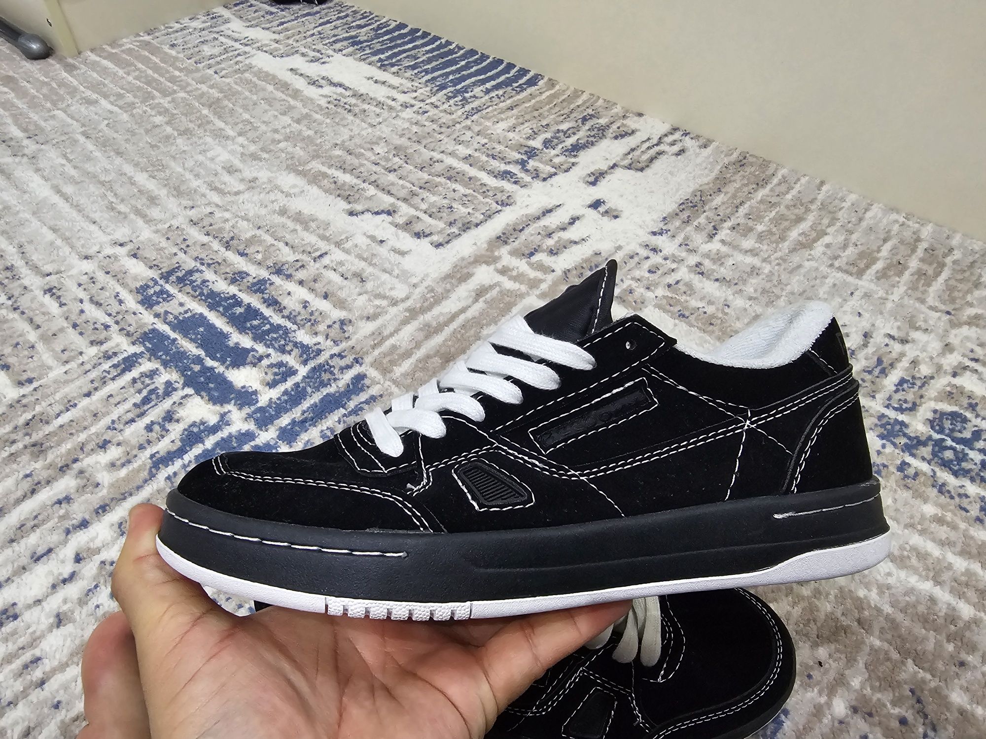 Reebok krasofka sotiladi