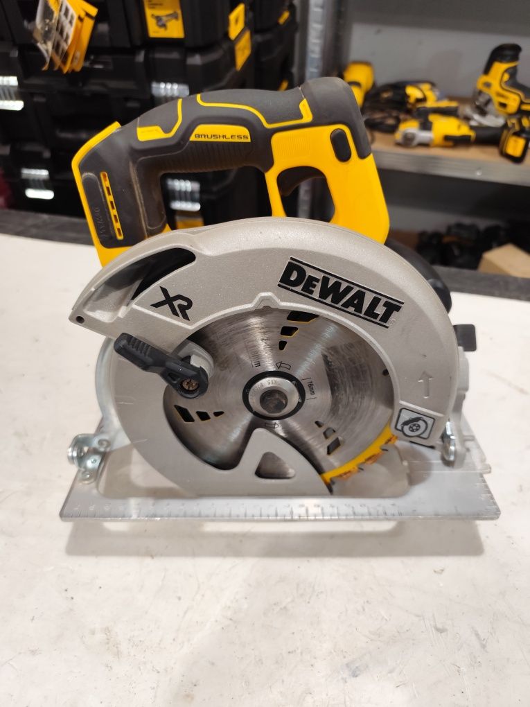 Безчетков акумулаторен ръчен циркуляр Девалт DeWALT DCS 570 184mm