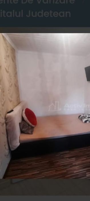 Vând urgent apartament 2 camere situat la etajul 4/4