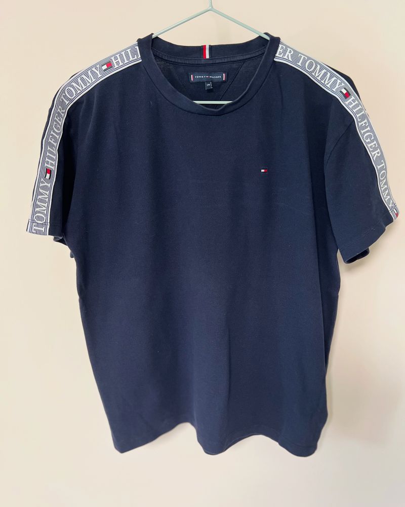 Маркови тениски Tommy Jeans Guess