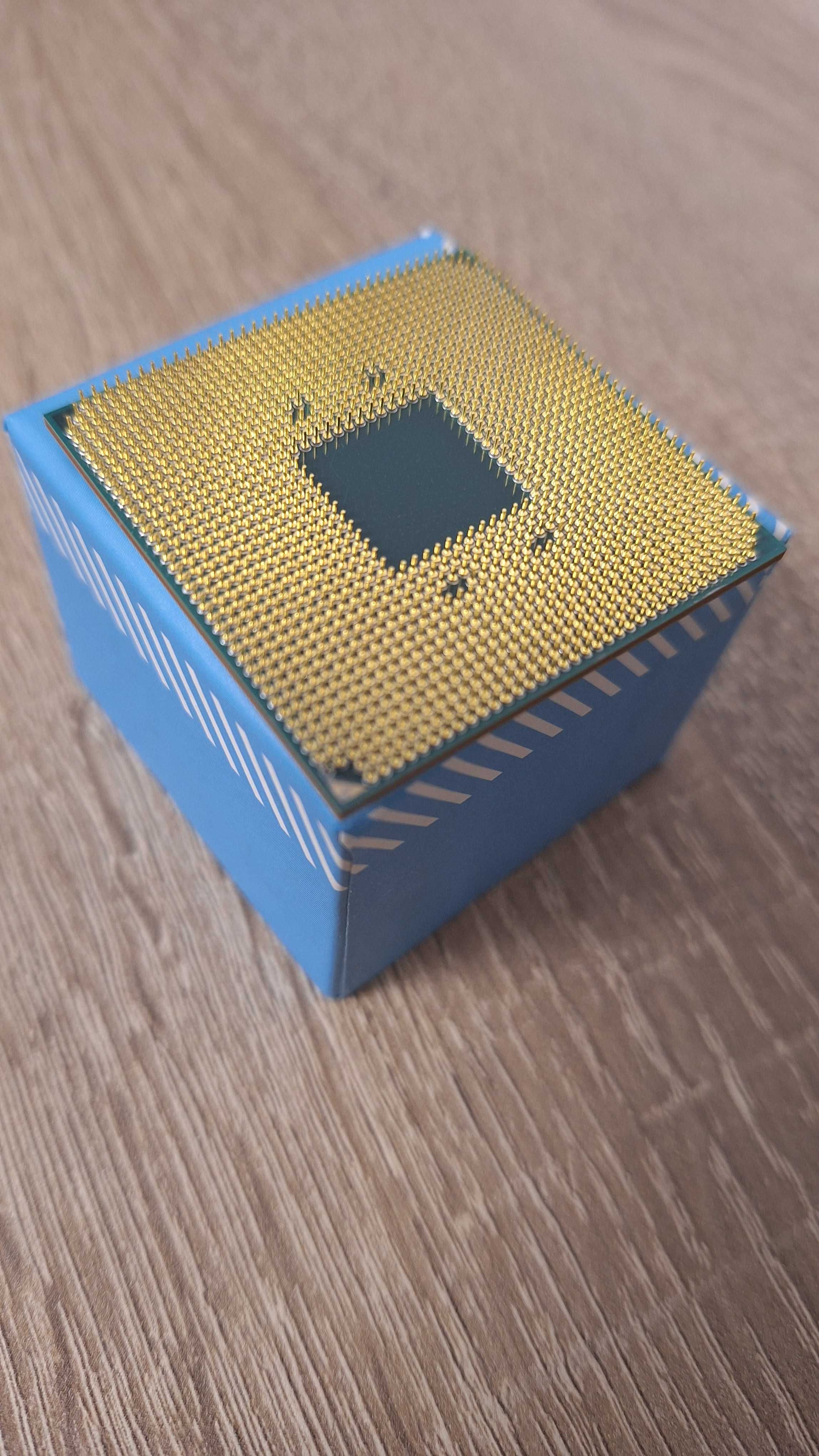 Procesor AMD Ryzen 7 2700X + Cooler Wraith Prism RGB