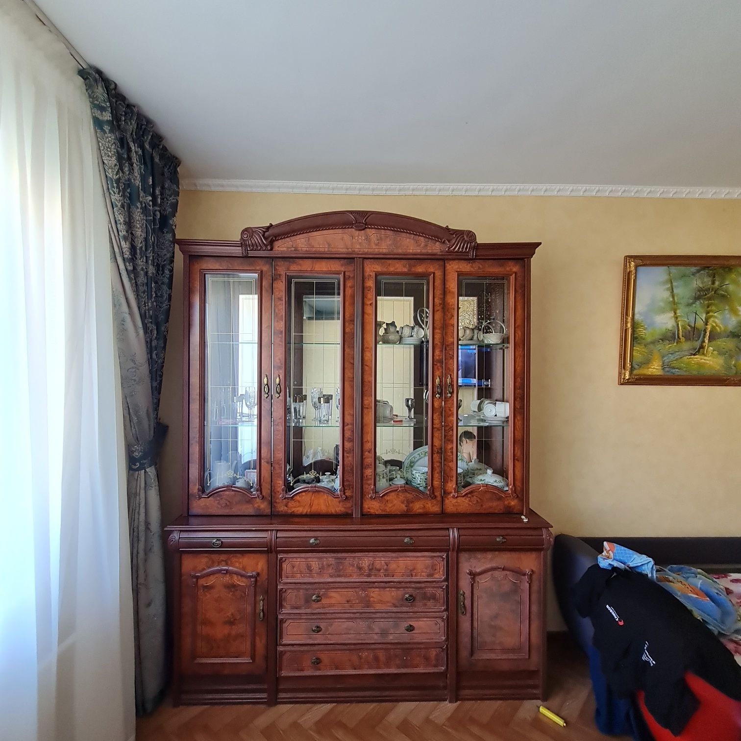 Продается  сервант