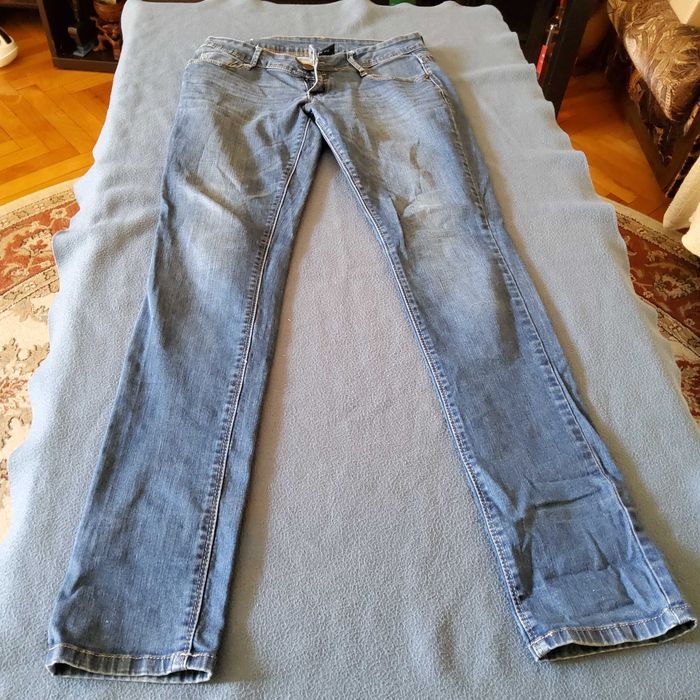 Продавам дамски дънки и дънкови гащеризони