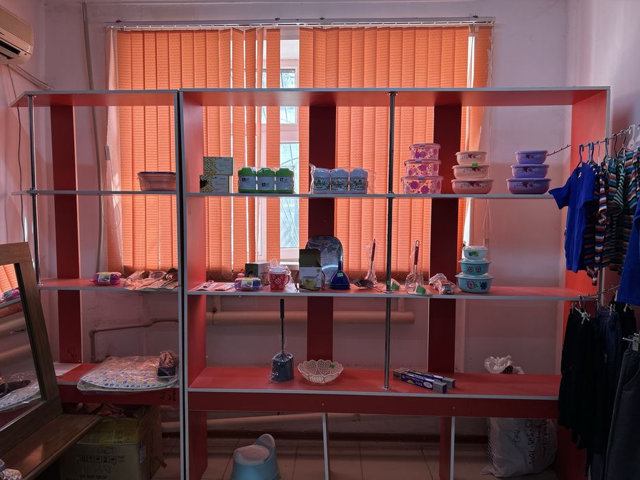 Шкаф полка на магазине