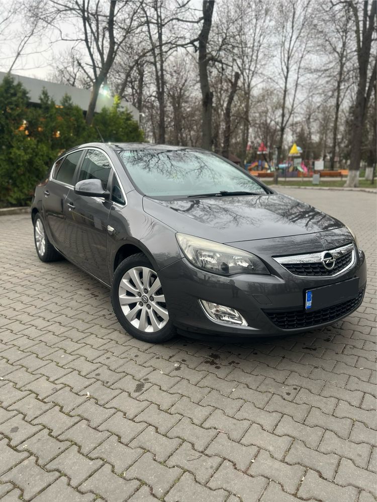 Opel Astra J 1.7 CDTi Euro 5 2011 Impecabil