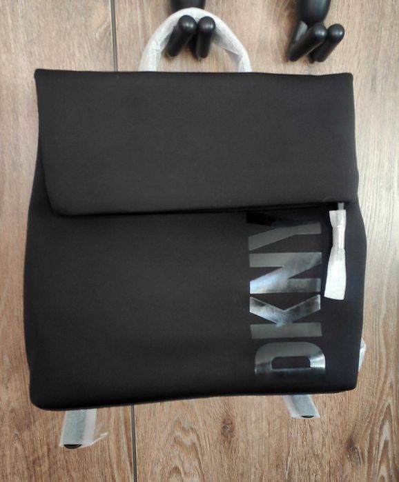 DKNY нова с етикет дамска раница чанта