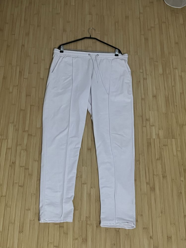 Pantaloni flared, alb simplu, cu design in dungi, Impecabil !