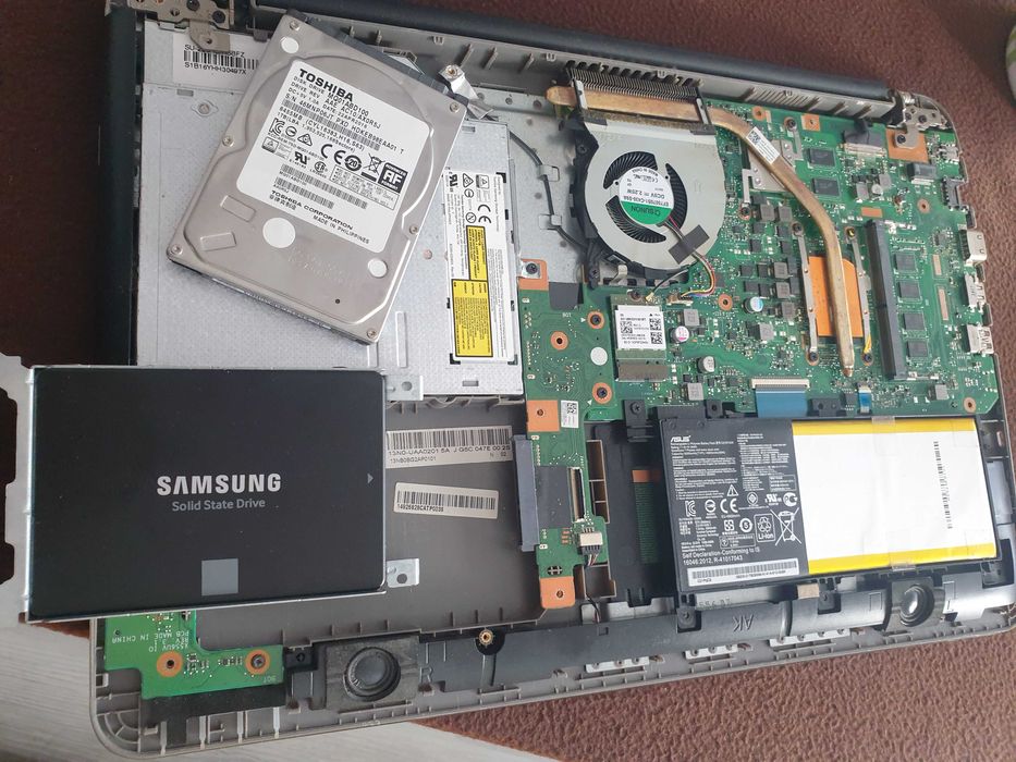 Reparatii laptop-uri / Reconditionare / Instalare Windows