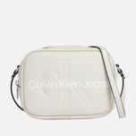 Чанта през рамо на Calvin Klein