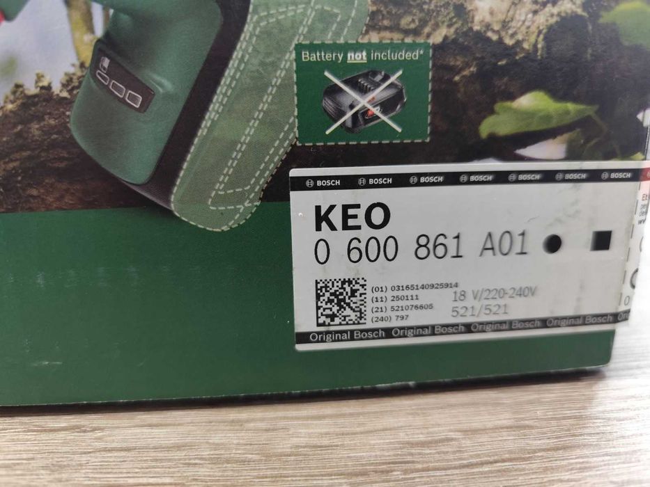 BOSCH Акумулаторен градински трион KEO