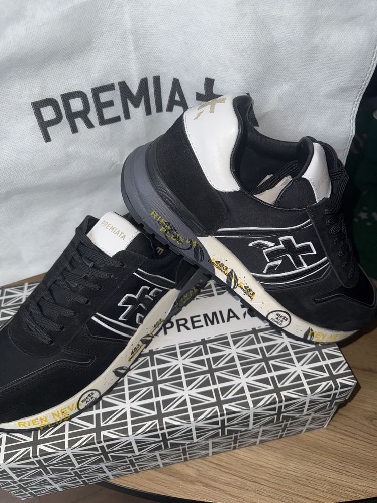 Продавам сникъррси на Lacoste Premiata и Valentino Garavani 42 номер