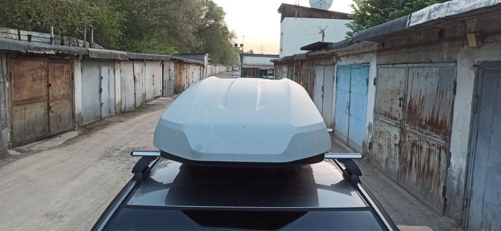 Автобокс (багажный бокс) и поперечины фирмы Lux