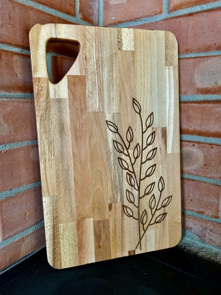 Tocătoare lemn masiv personalizate – gravură laser, formă la alegere