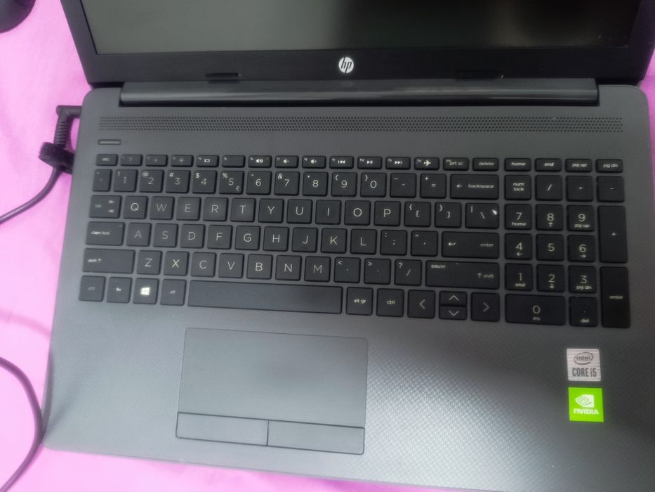 Laptop HP 250 G7 Generatia 10 cu ssd 500 si 8 GB RAM ddr4