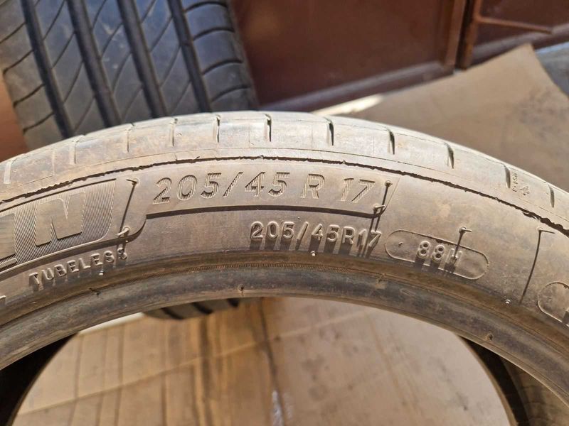 2 Michelin R17 205/45 Anvelope de vară DOT4520