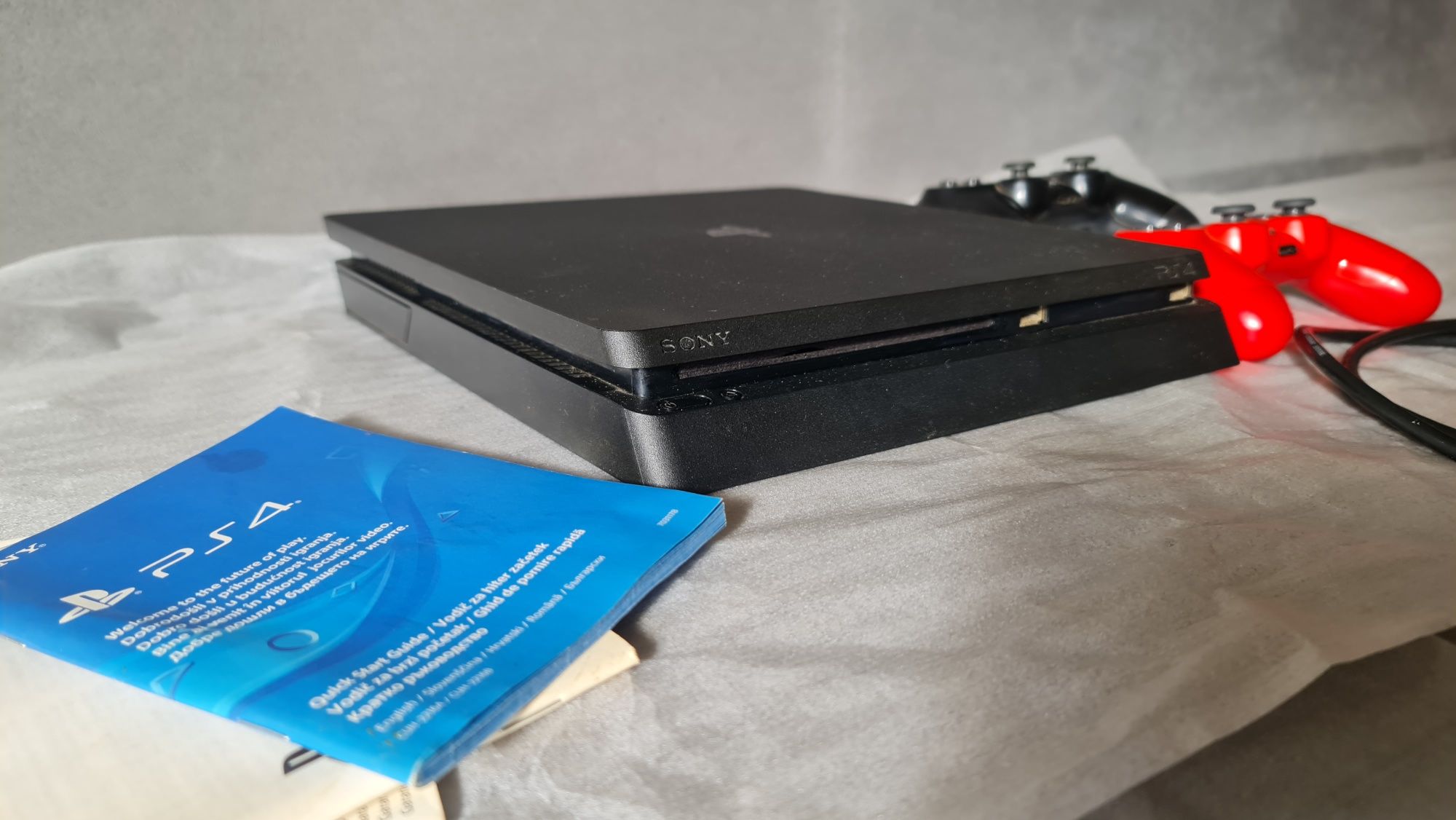Playstation 4 Slim 1 TB+ 2 джойстика+ 8игри