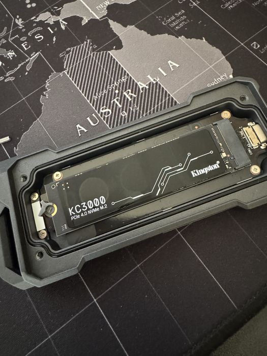 SSD 1TB Kingston KC3000 + Rack TUF A1 kevlar