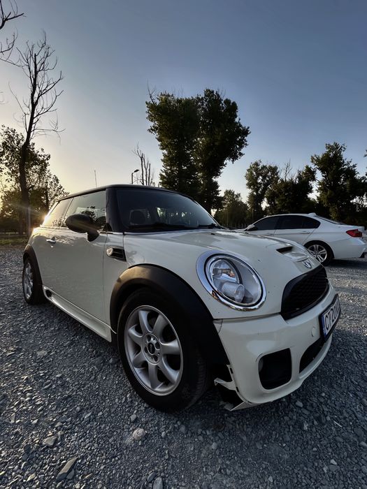 Mini Cooper Diesel 1.6 /110 cp - Pachet JCW - Bej &Negru
