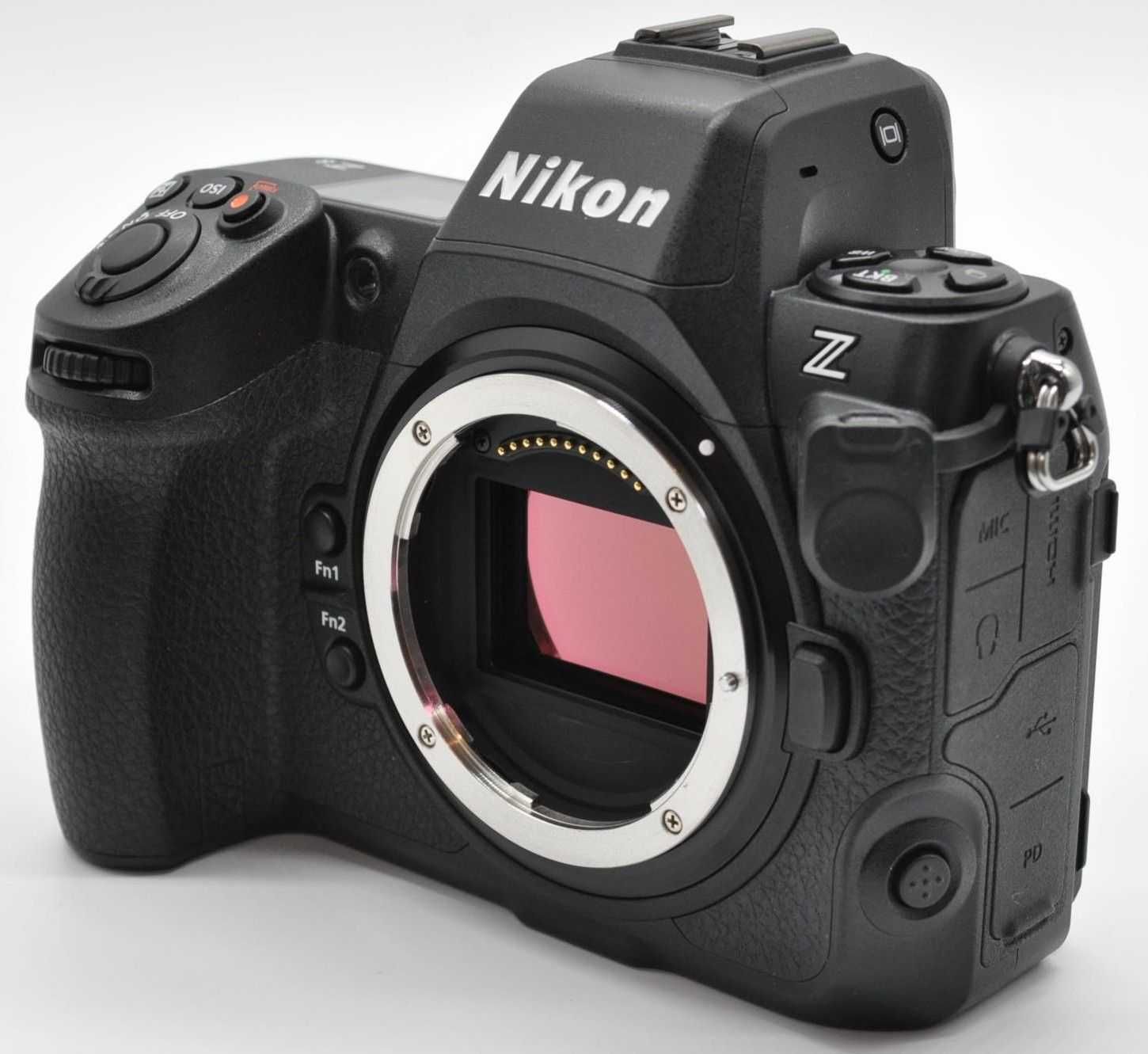 Nikon Z8 cu toate accesorile originale la cutie