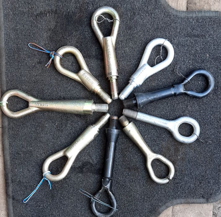 Буксировочный крюк Nissan