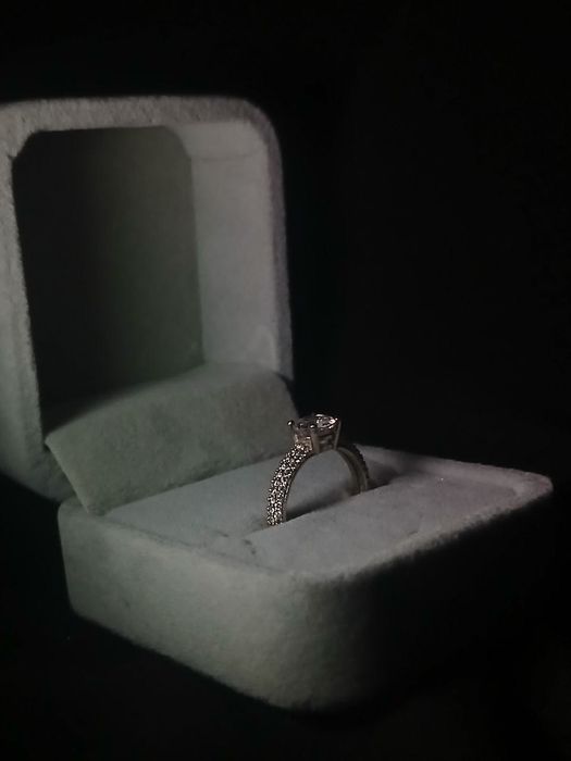 красива бижута в ново състояние