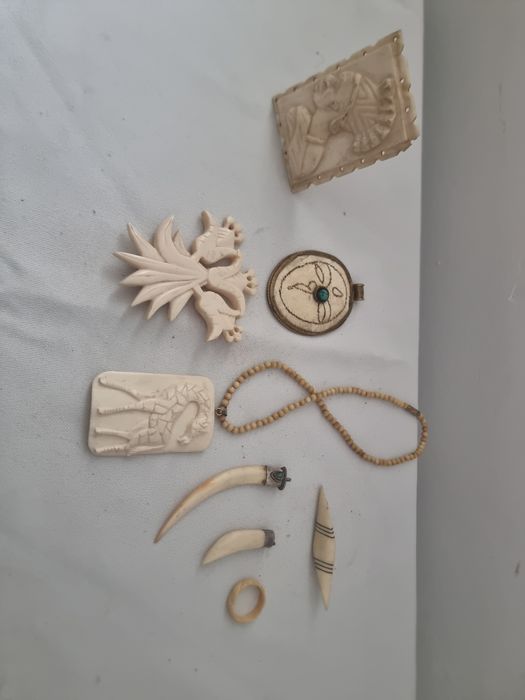 obiecte din fildes, piese vechi , pandantive si plachete sculptate