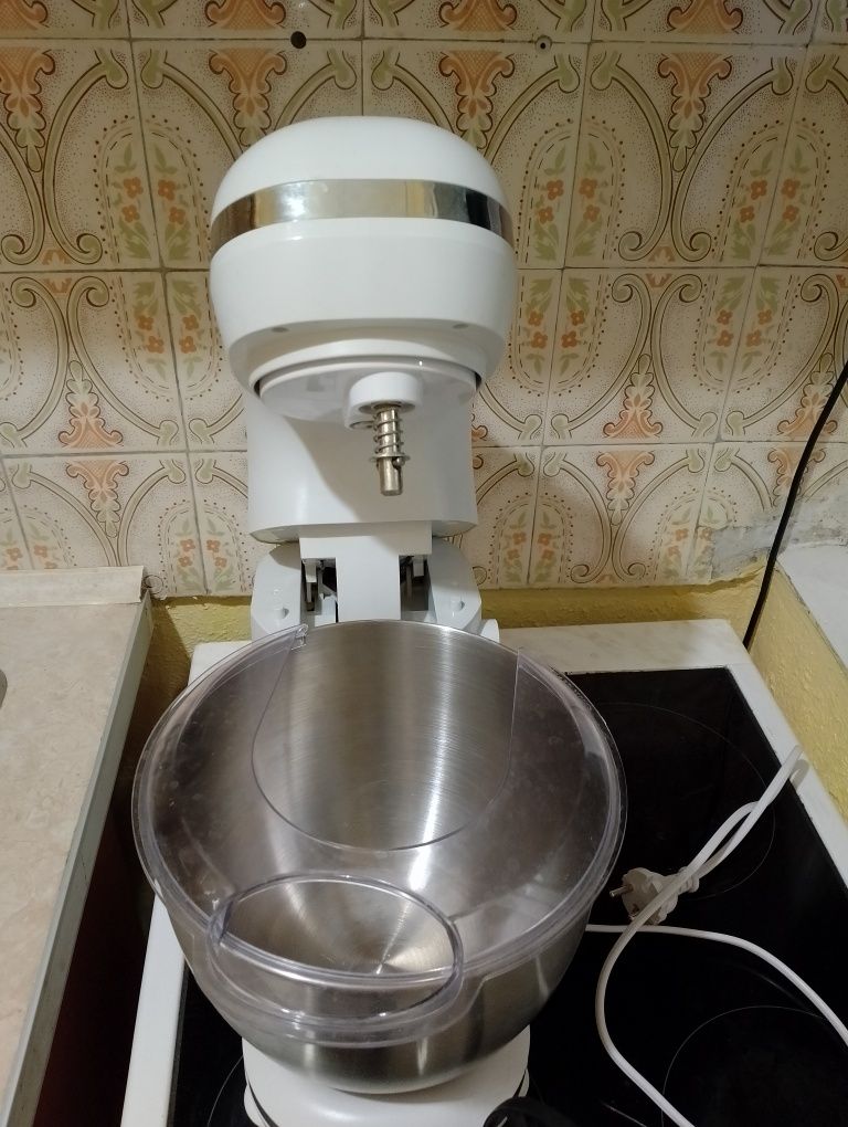 Кухненски робот  нов