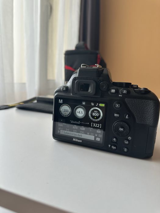 Продавам Nikon D3500
