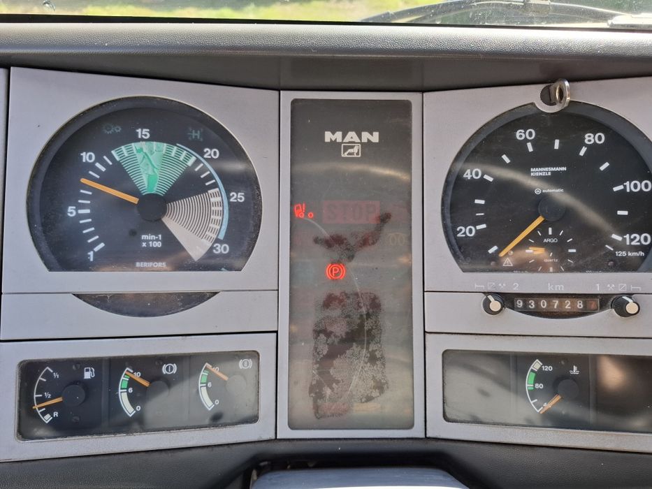 Autoplatforma MAN CE 180