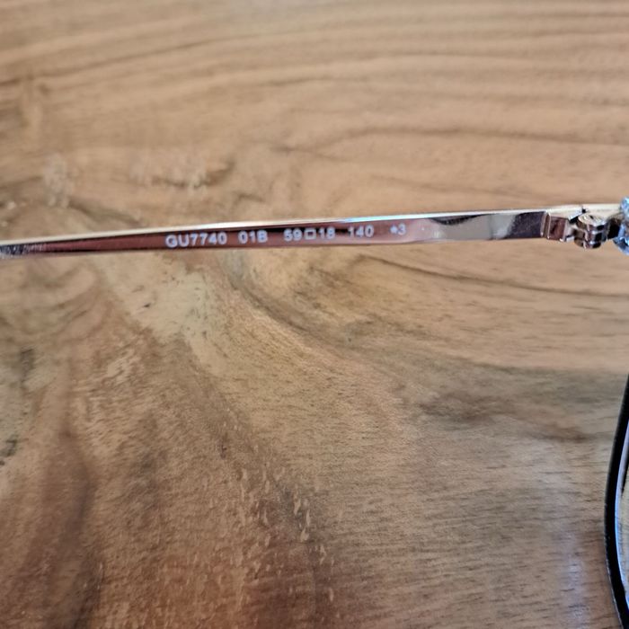 Дамски слънчеви очила Guess