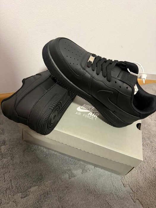 Adidasi Balenciaga, Versace, McQueen, Air Force 1