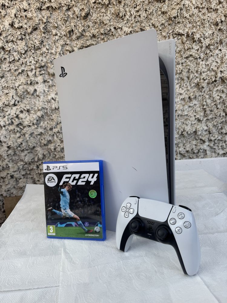 Playstation 5 с един джойстики и Fc24
