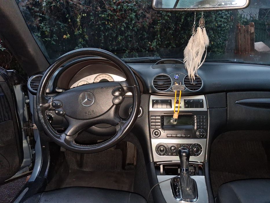 Vând Mercedes -Benz Clk 200
