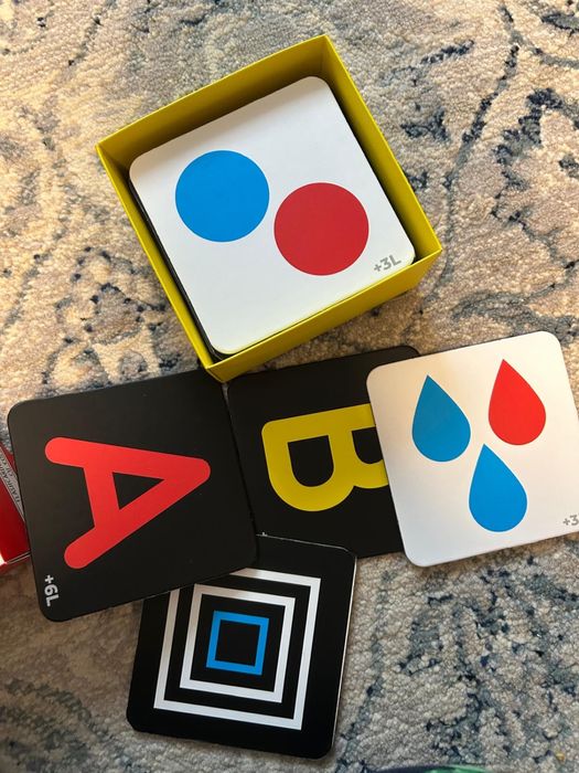 Bebe vede! Carduri contrastante editura Gama