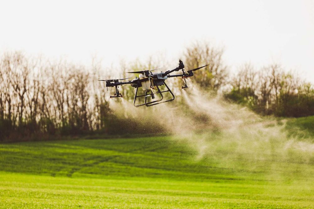 Drona agricola DJI Agras T30 - BONUS: pachet pieste de schimb